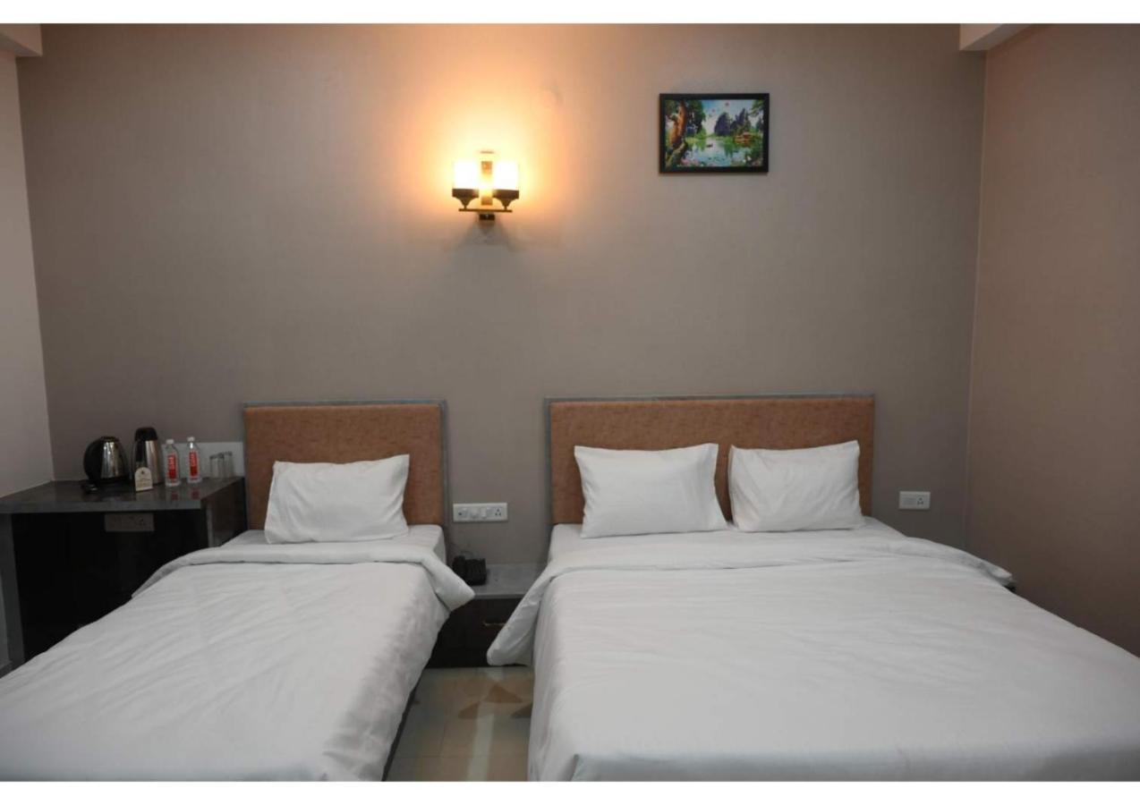 Hotel Ganga Kaveri Varanasi Exterior photo