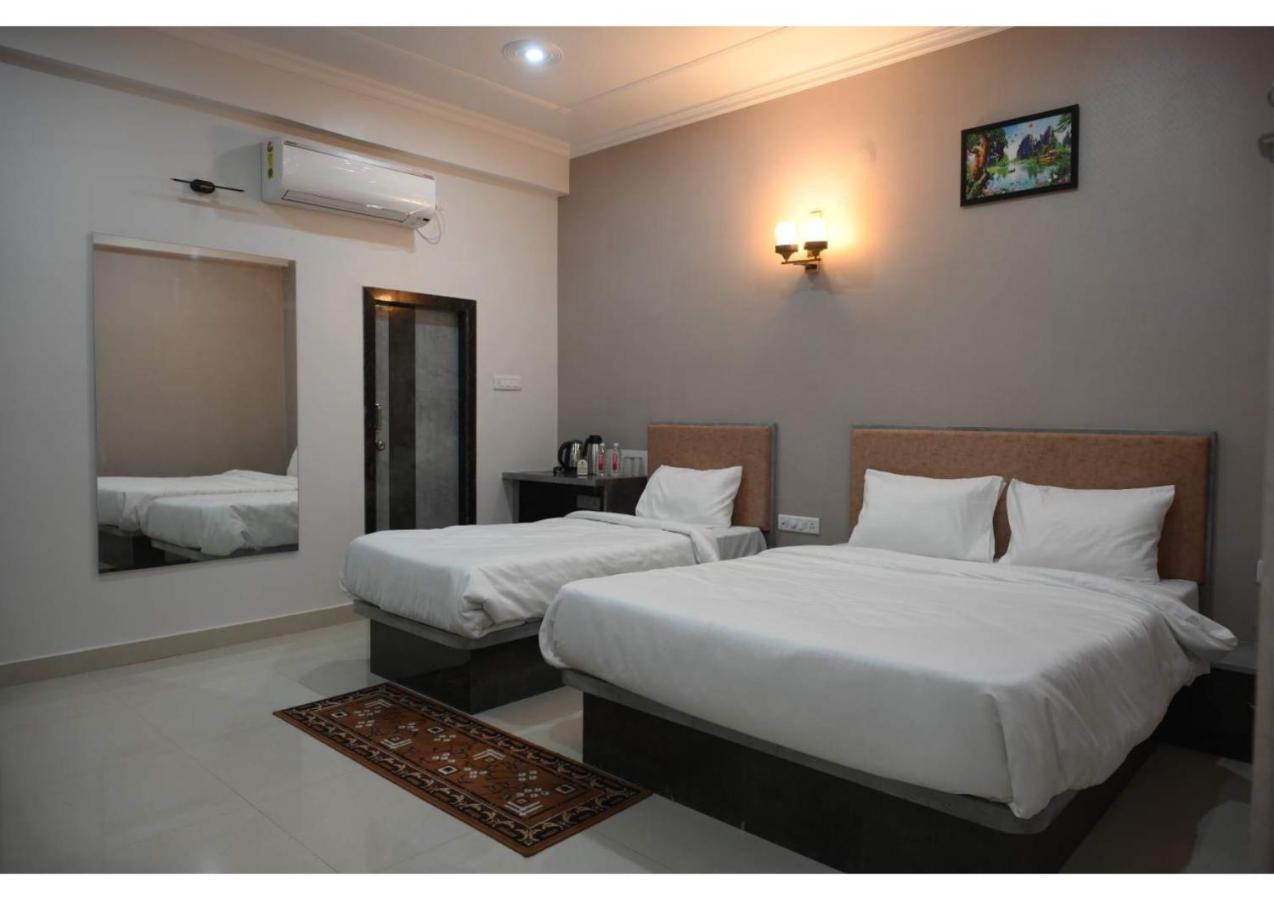 Hotel Ganga Kaveri Varanasi Exterior photo