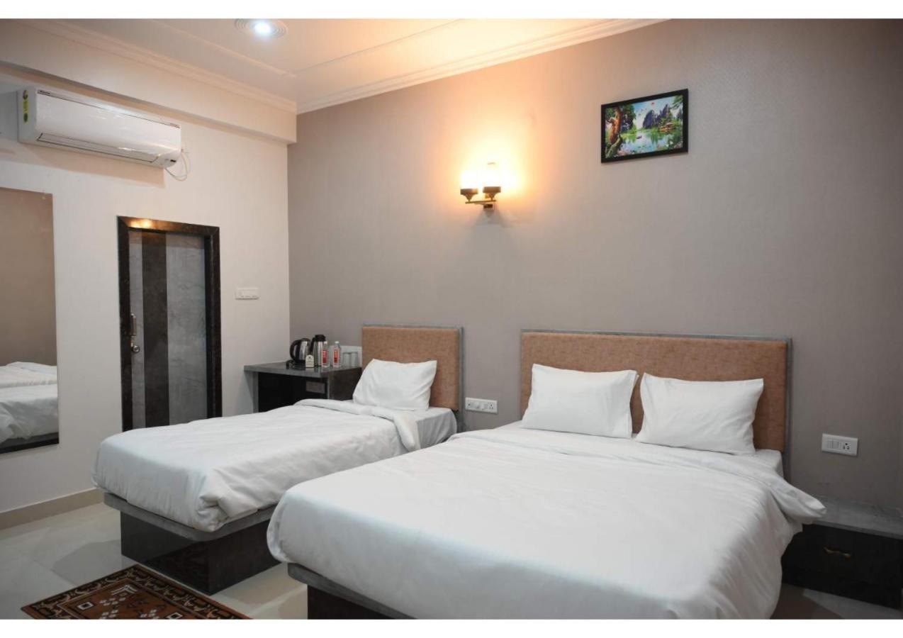 Hotel Ganga Kaveri Varanasi Exterior photo