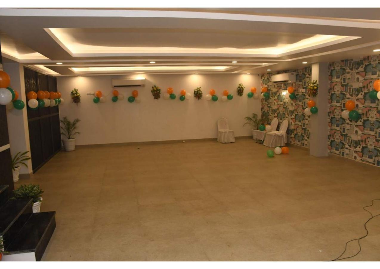 Hotel Ganga Kaveri Varanasi Exterior photo